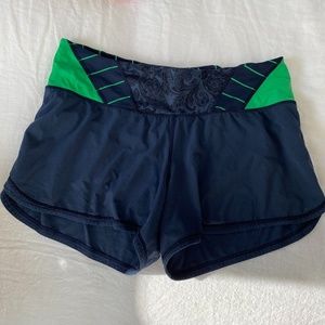 Lululemon shorts size 6 - navy w/ green paisley